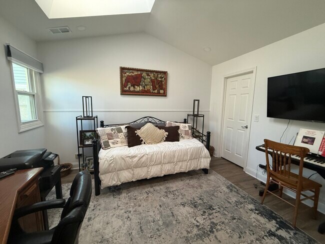 Building Photo - 227 Spring Creek Cir
