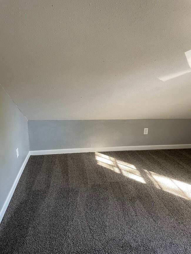 Building Photo - 706 E St Germain St