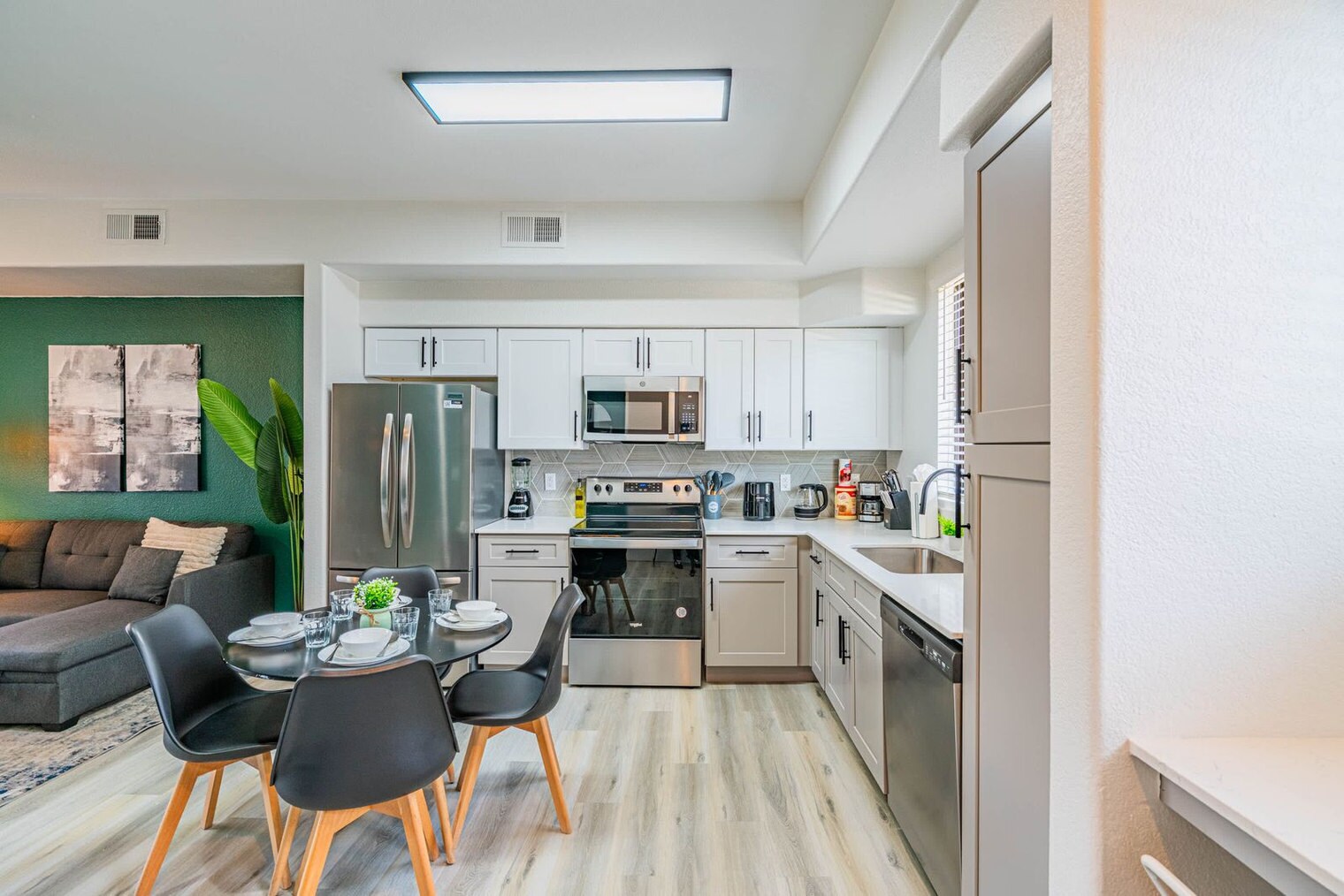 Building Photo - 6610 N 93rd Ave