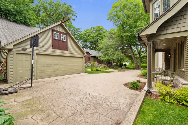 Building Photo - 2023-2027 W 108th Pl