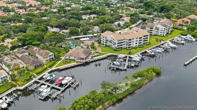 Building Photo - 811 Oak Harbour Dr