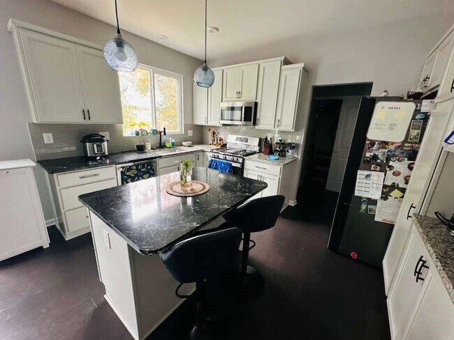 Building Photo - 8035 Stiner Grv