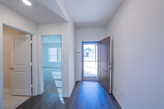 Building Photo - 400 Willow View Way