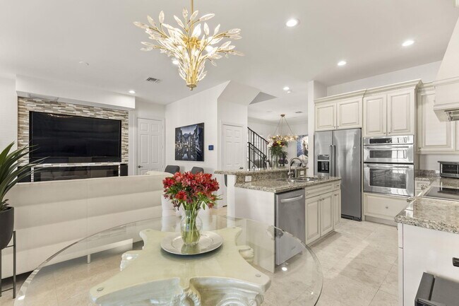 Building Photo - 505 SW 16th Ct