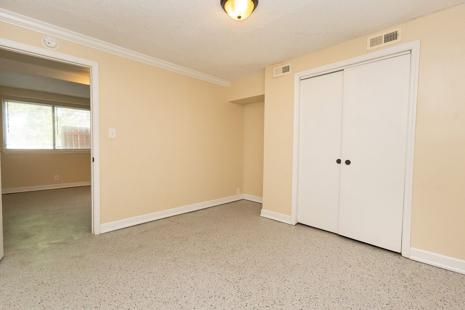 Building Photo - 1309 Labrea Dr