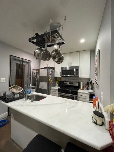 Building Photo - 1323 Dexter Terrace SE