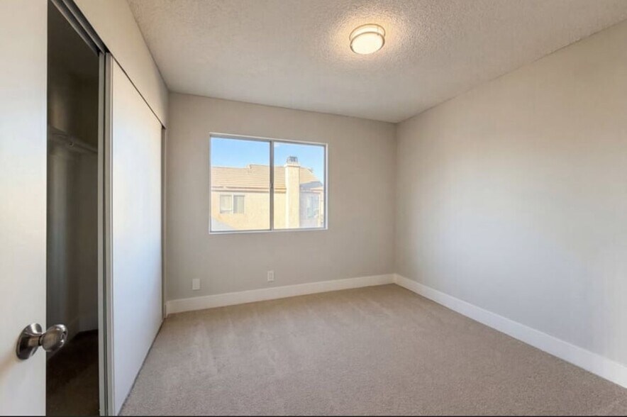 Building Photo - 37740 Duffel St