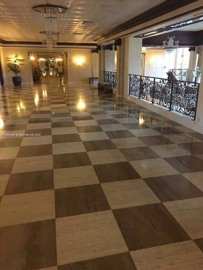 Building Photo - 2030 S Ocean Dr