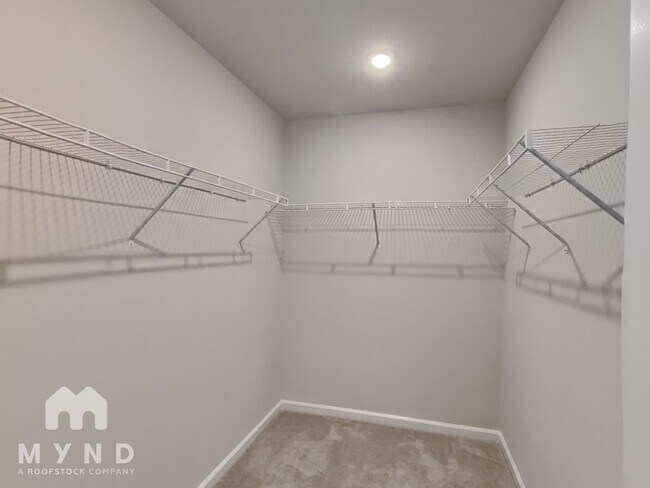 Building Photo - 807 McKenzie Pk Ter