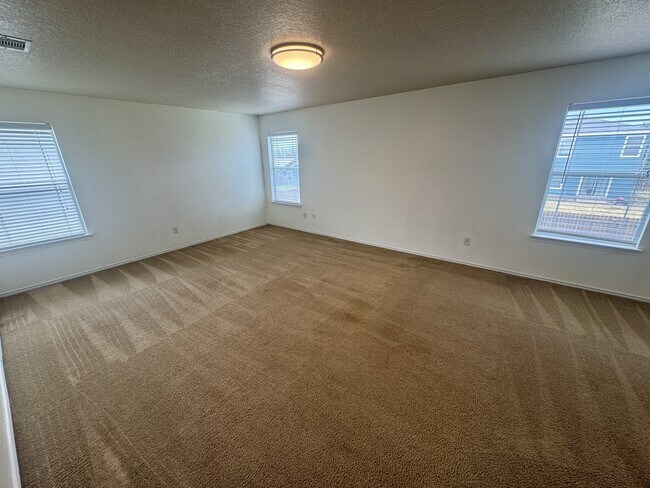 Building Photo - 8755 Sunview Park