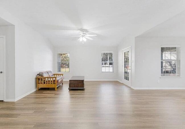 Building Photo - 325 Fuller St