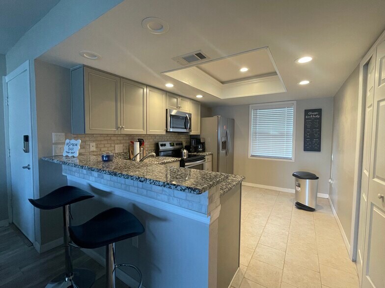 Kitchen - 214 Meadow Ln