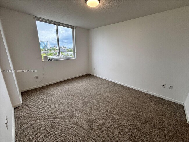 Building Photo - 2775 NE 187th St