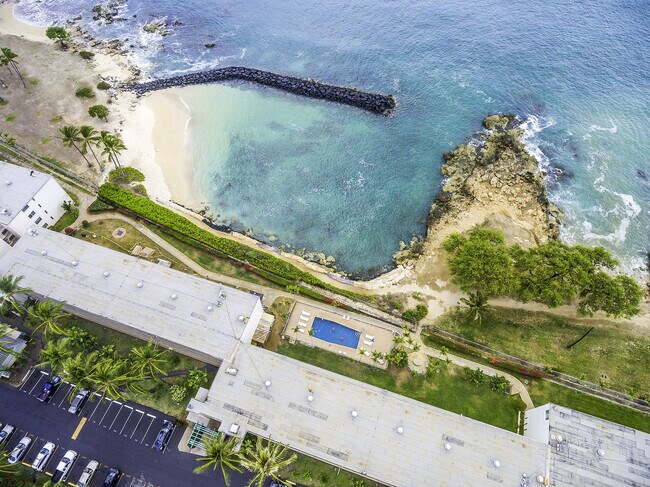Building Photo - One bedroom Makaha Surfside