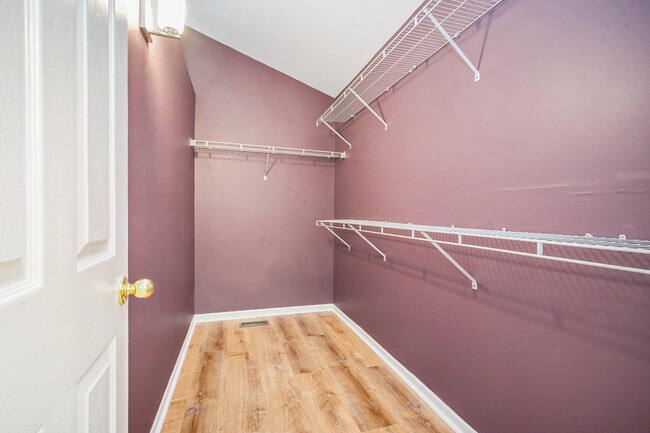 Building Photo - 5660 Versailles Ave