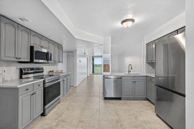Building Photo - 117 Lake Emerald Dr