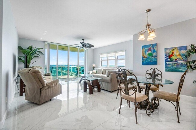 Building Photo - 2640 Lake Shore Dr