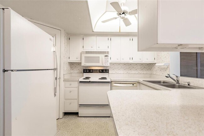 Building Photo - 4158 S Tamiami Trl