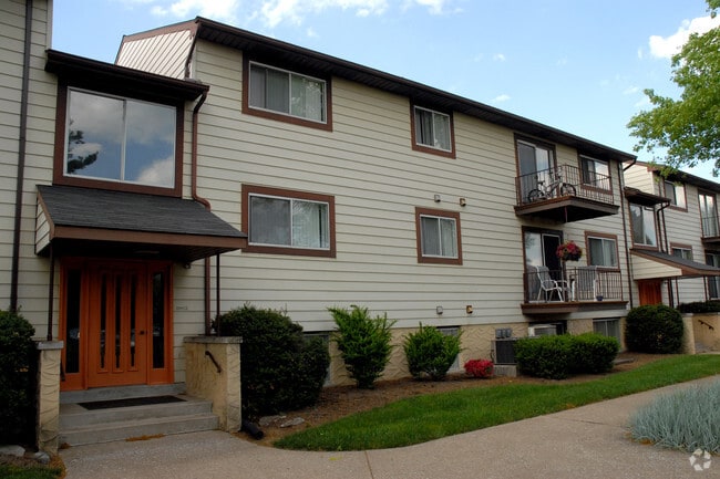 Primary Photo - White Birch Apartments