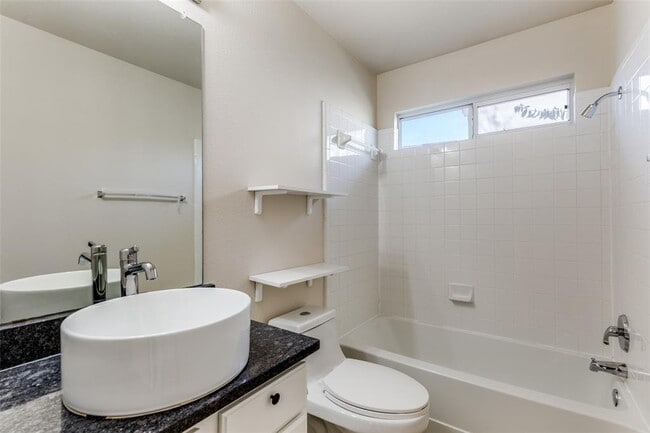 Building Photo - 107 Cassandra Dr