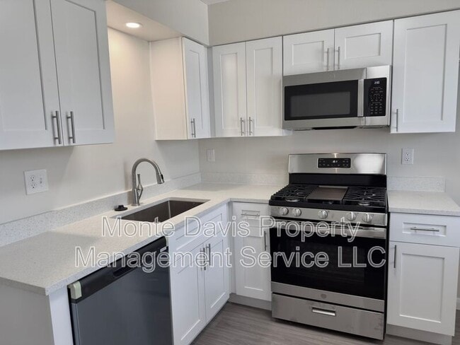 Building Photo - 1614 W Braker Ln