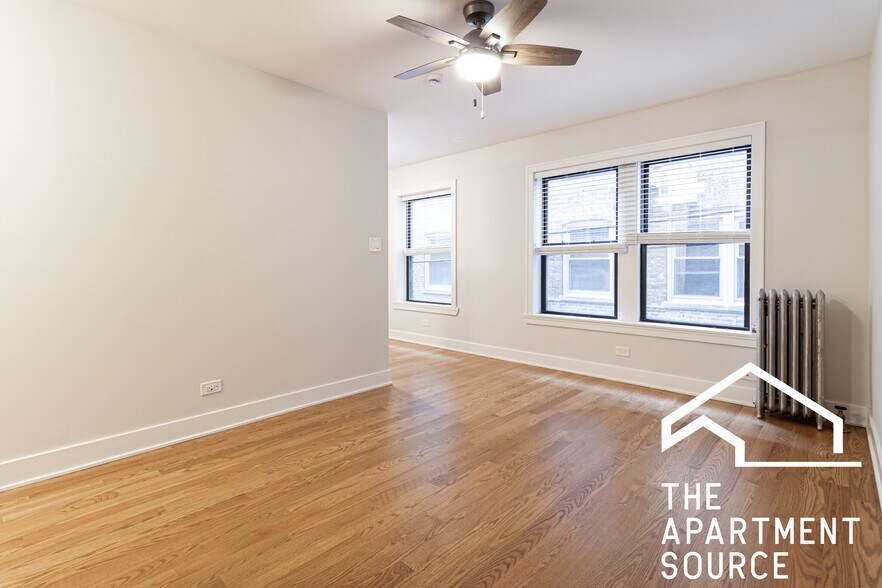 Building Photo - 516 W Cornelia Ave