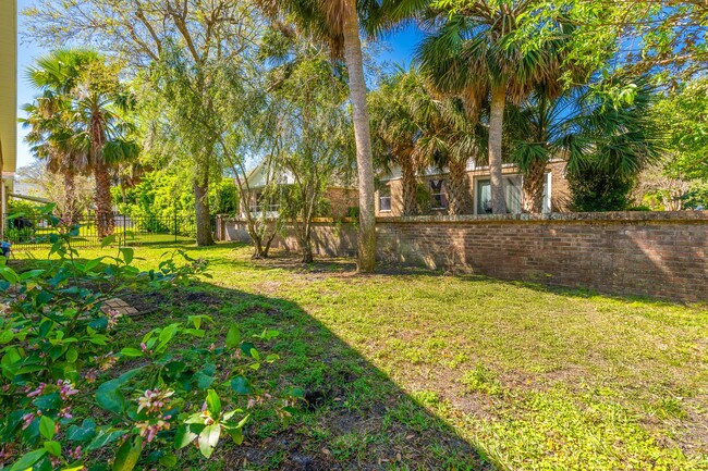 Building Photo - Renovated Brick Home in Gated Community