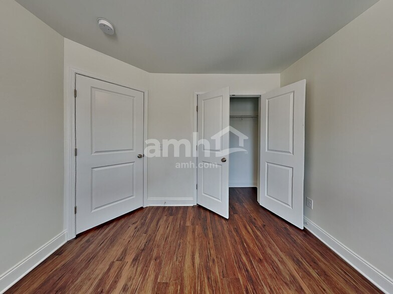 Building Photo - 5969 Hagar Vly Dr