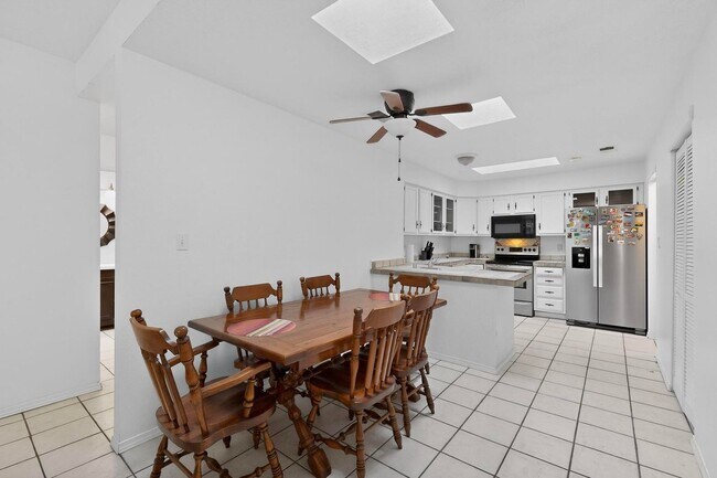 Building Photo - COMING SOON! Furnished 2 bedroom 2 bath Townhouse With A Bonus Room in a Great Location!