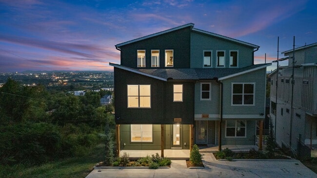 Building Photo - "Spacious 4-Bed, 4-Bath Gem in Nashville -...