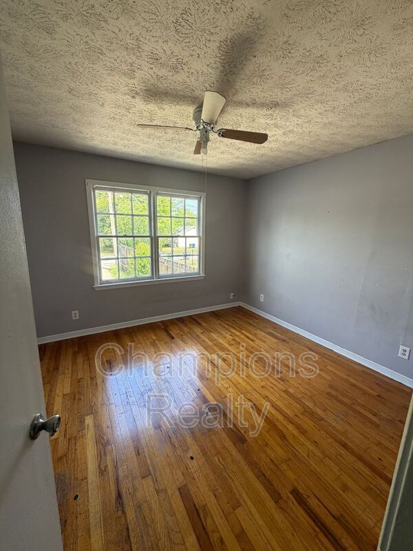 Building Photo - 3122 Baldwin St