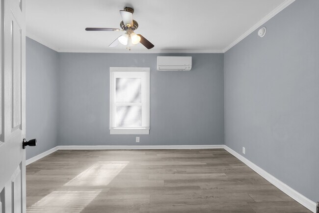 Building Photo - 522 Crawford St