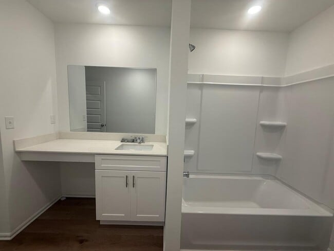 Building Photo - 16213 Maroon Dr