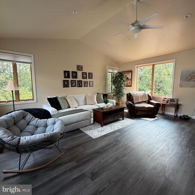 Building Photo - 376 Cooper Dr