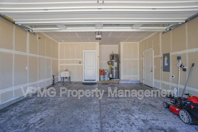 Building Photo - 935 SE 36th St