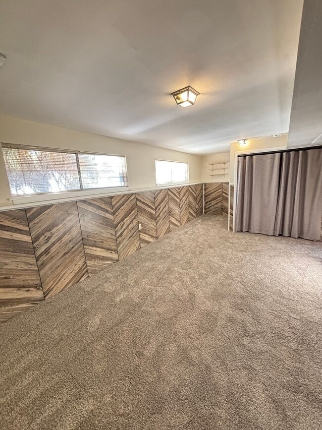 Building Photo - 4 Weeks Free Living! Cozy 3 Bed Home with ...