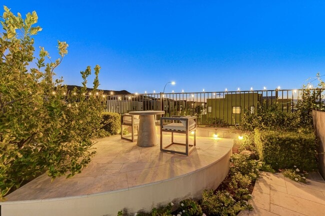 Building Photo - Distinctive Fully Furnished Estate in The Canyons!