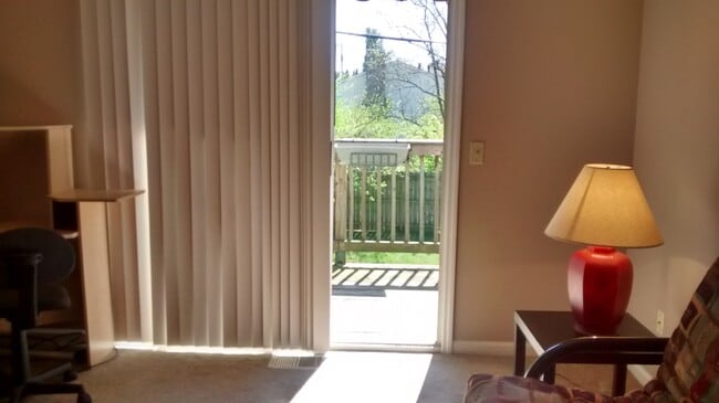 Building Photo - 945 Chinoe Rd