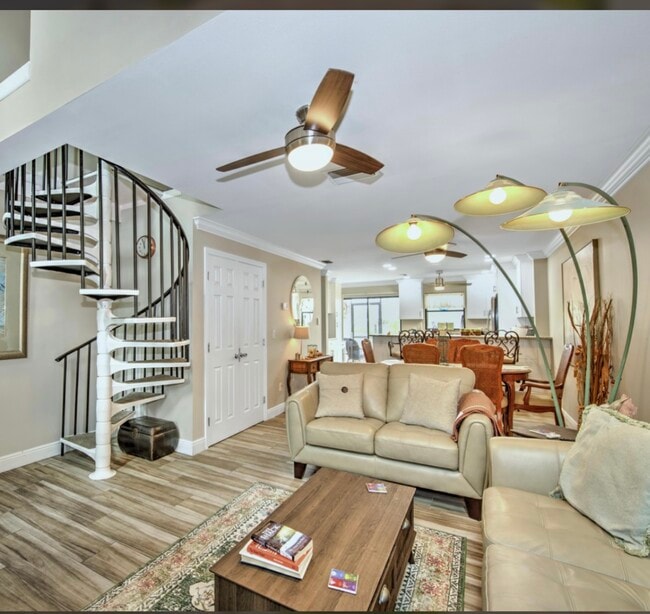Building Photo - 4803 SW Santa Barbara Ct