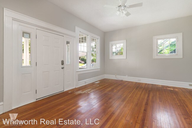 Building Photo - 404 Caplewood Dr