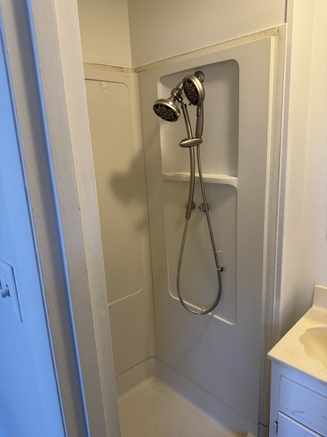 Building Photo - 513 3rd St