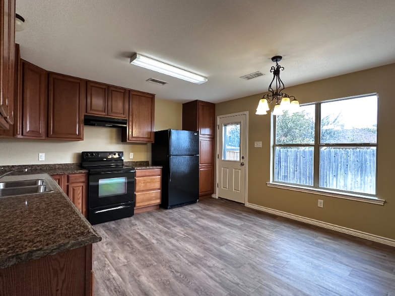 Building Photo - 5109 Graceland Dr