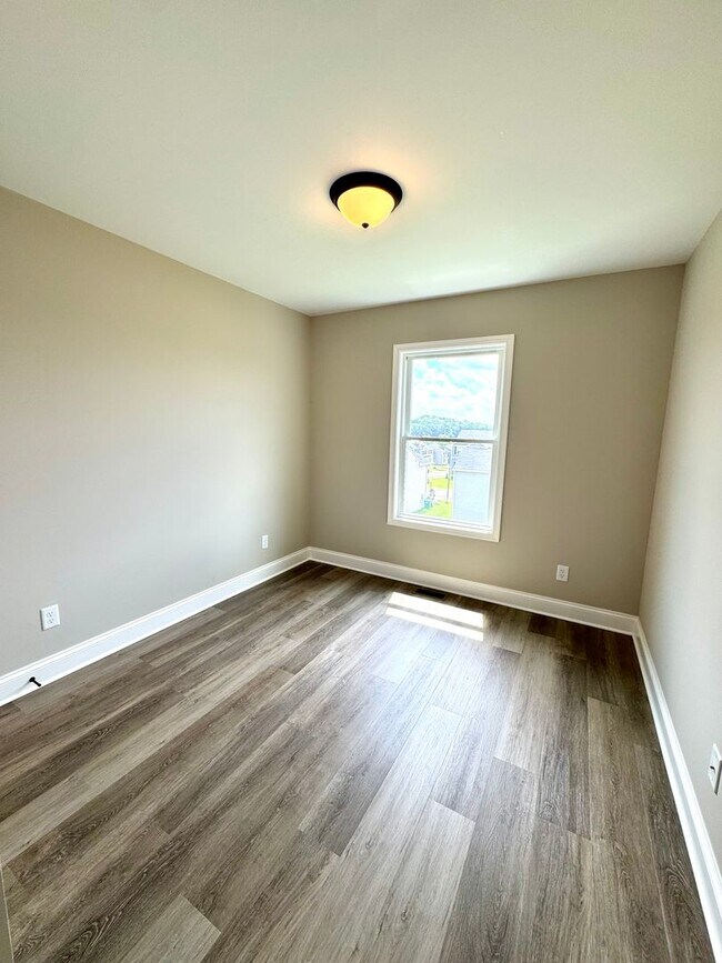 Building Photo - Brand New 3 Bed, 2.5 Bath Townhouse