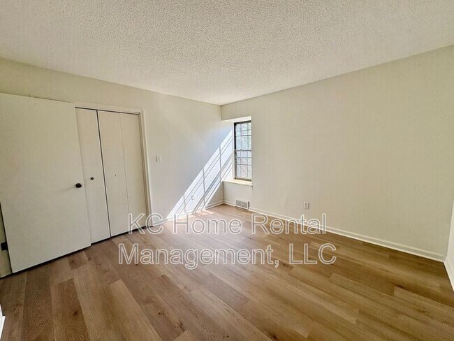 Building Photo - 10205 CedarBrooke Ln