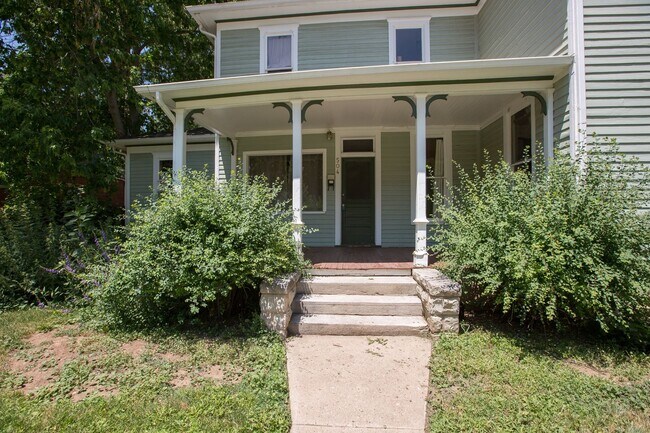 Building Photo - 504 W Mountain Ave