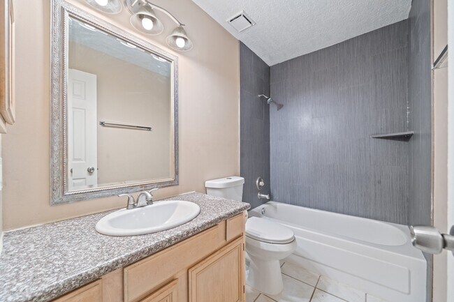 Building Photo - 18178 Holly Green Dr