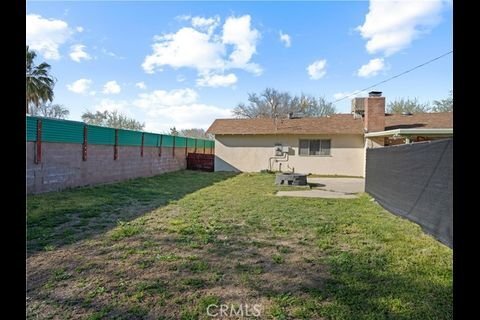 Building Photo - 1112 E Ave J 4