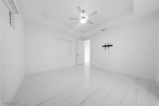 Building Photo - 1124 NE 35th Ln