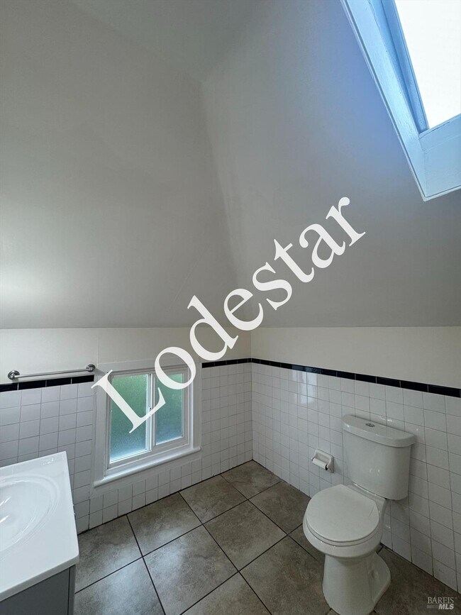 Building Photo - 302 Carolina St