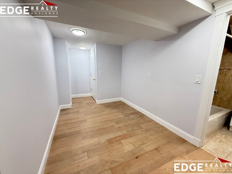 Building Photo - 8 Delaware Pl